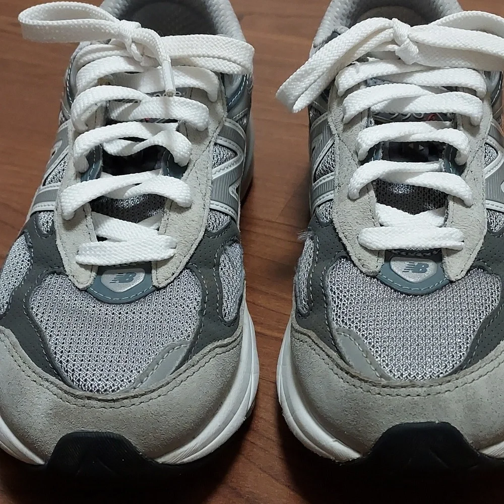 New Balance 990v6 Sneakers Boys Size 4 - Picture 2 of 11